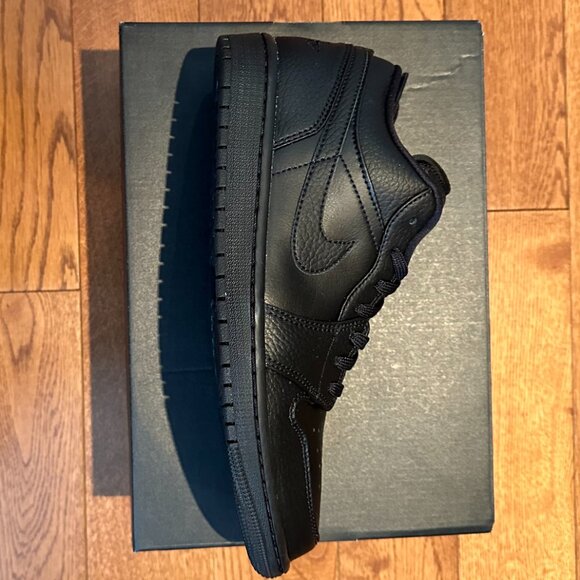 Nike Air Jordan 1 Low, Triple Black - Picture 4 of 6